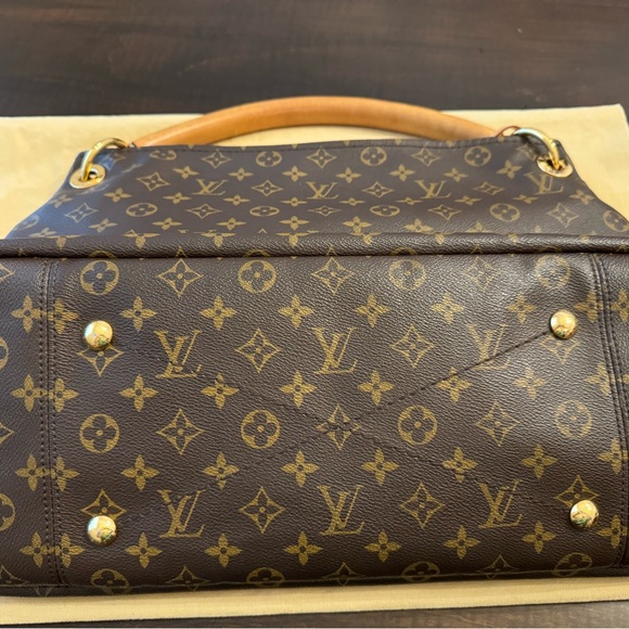 Authentic Louis Vuitton Artsy MM - Picture 5 of 15